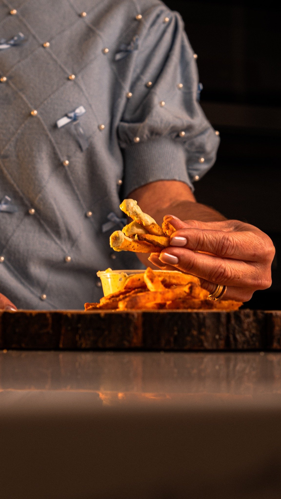 Batatas fritas com molho da casa